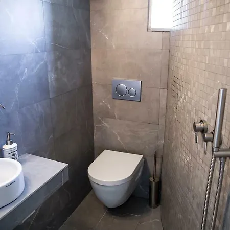 Sunny Top Floor Studio - Excellent Athens View Exterior photo